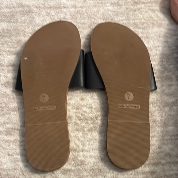 Shade & Shore Black and Brown Sandals with Textured Strap - Picture 4 of 4